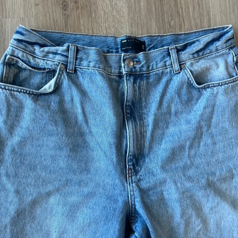 ** ASOS Design Light Wash High Rise Tapered Leg Mom Jeans raw hem 36x32 - Picture 6 of 10